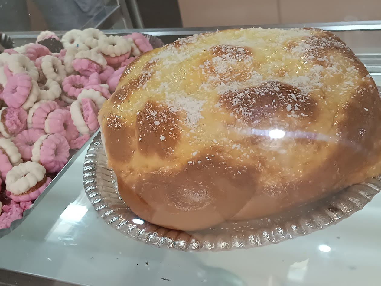 Cesta de pães frescos e variados