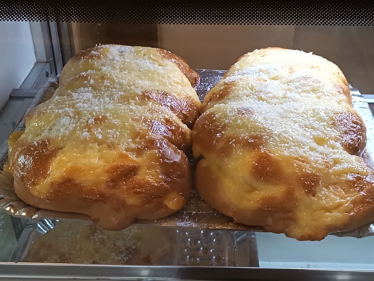 Bolo de fubá com cobertura